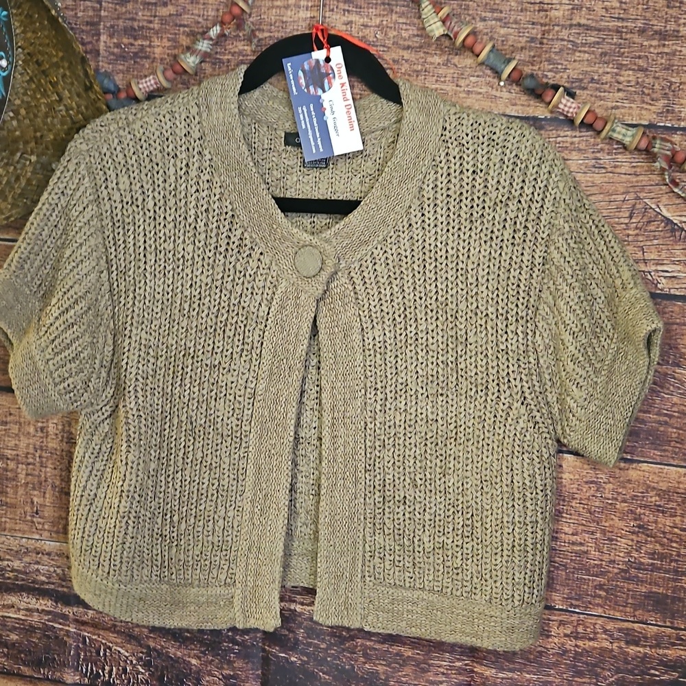 AUGUST SILK" Like New Vintage Style Short Sleeve Sweater ! SIZE MEDIUM